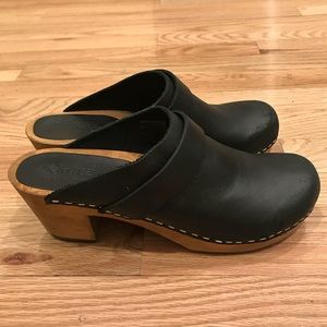 Sanita Black Mule Clogs